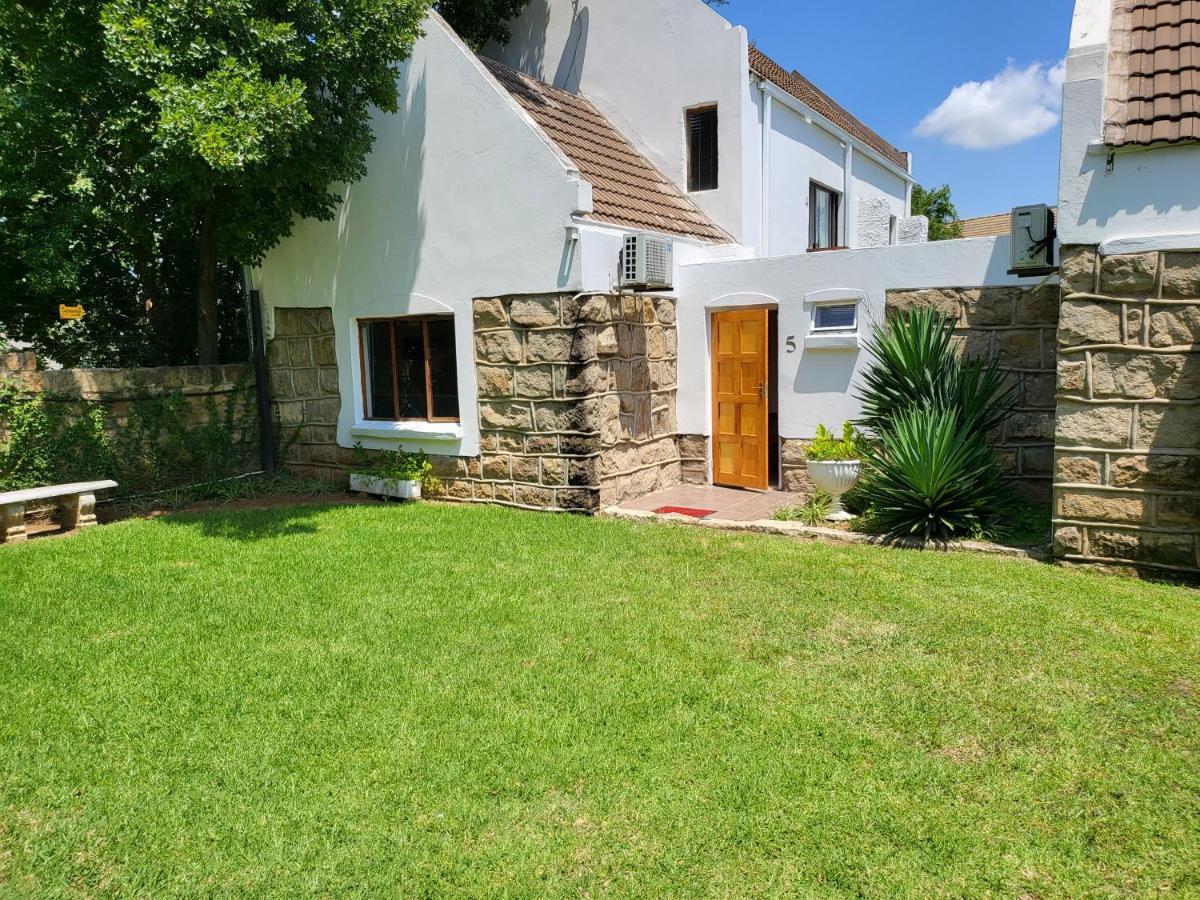 Sandstone Kroonstad Exterior foto